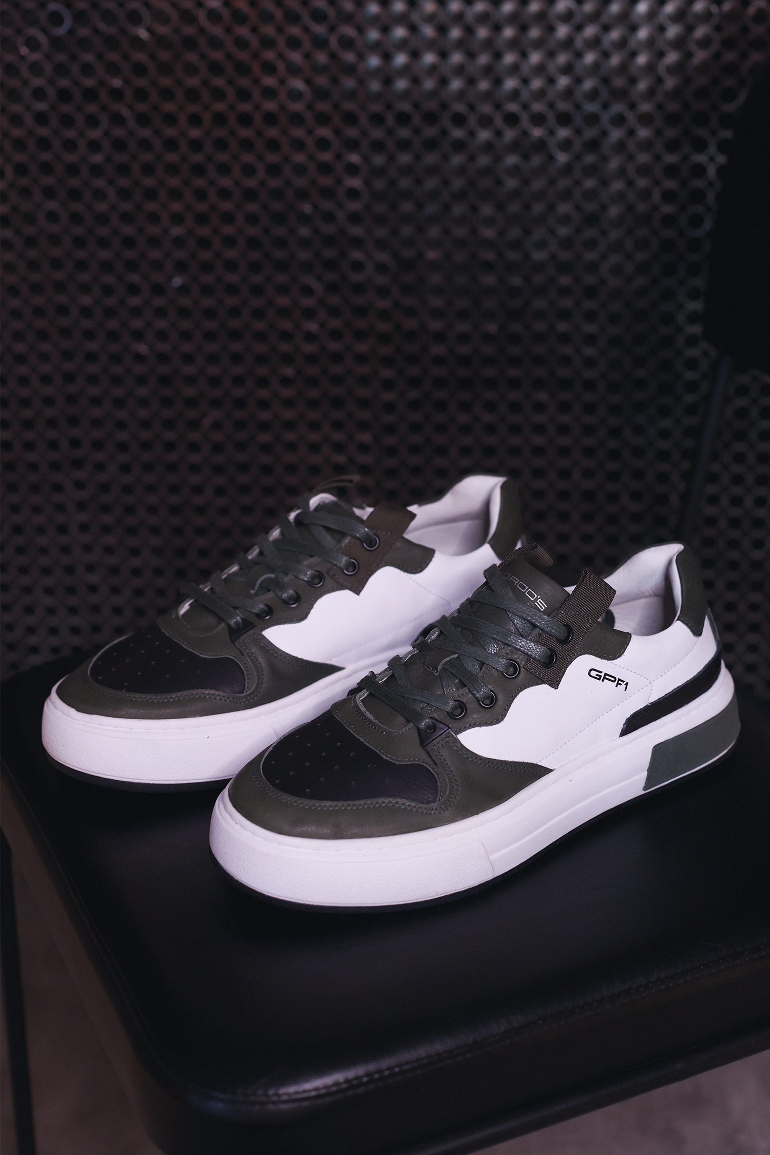 Tênis Couro RR´S GPF1 Verde Militar / Branco