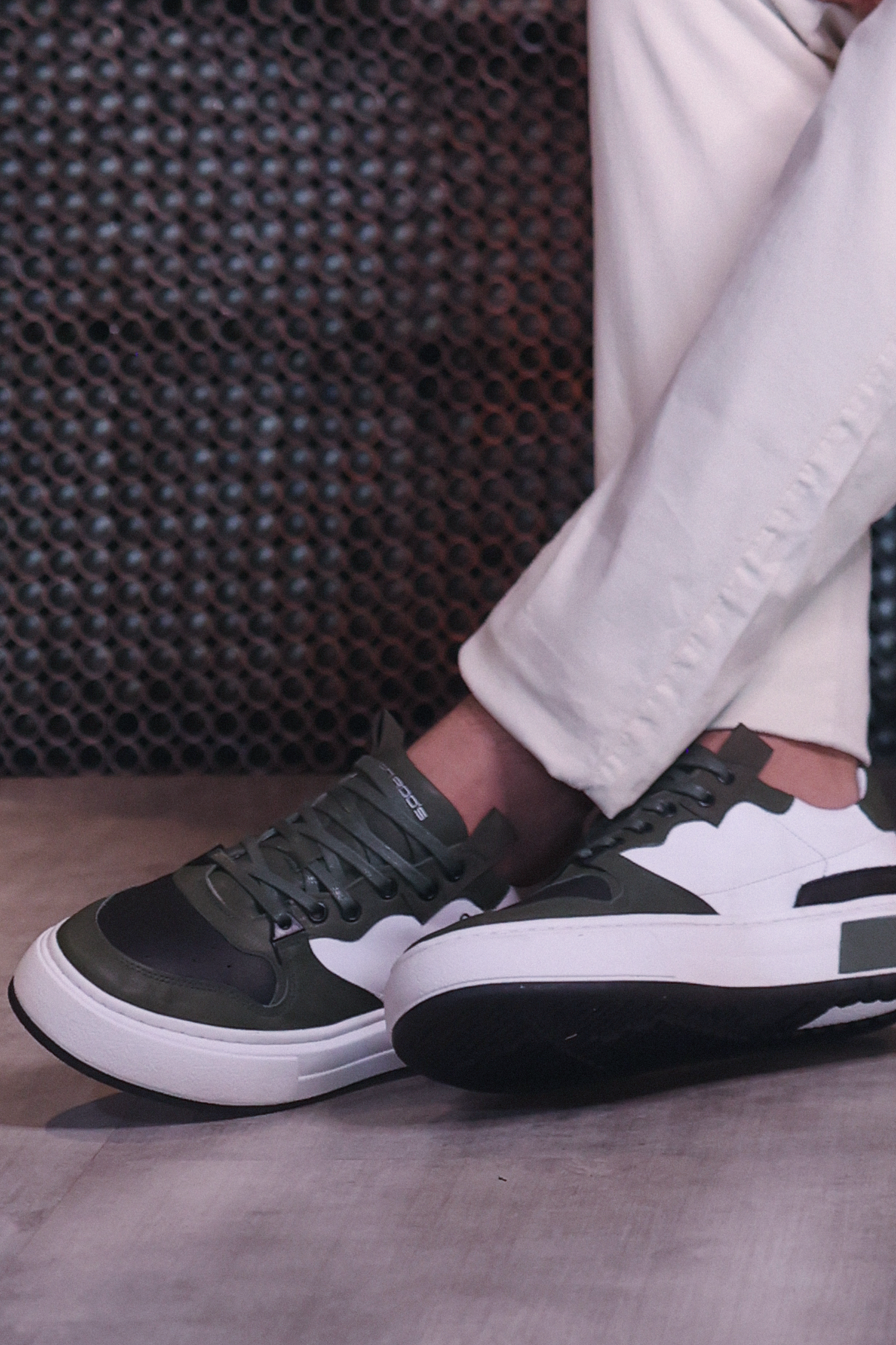 Tênis Couro RR´S GPF1 Verde Militar / Branco
