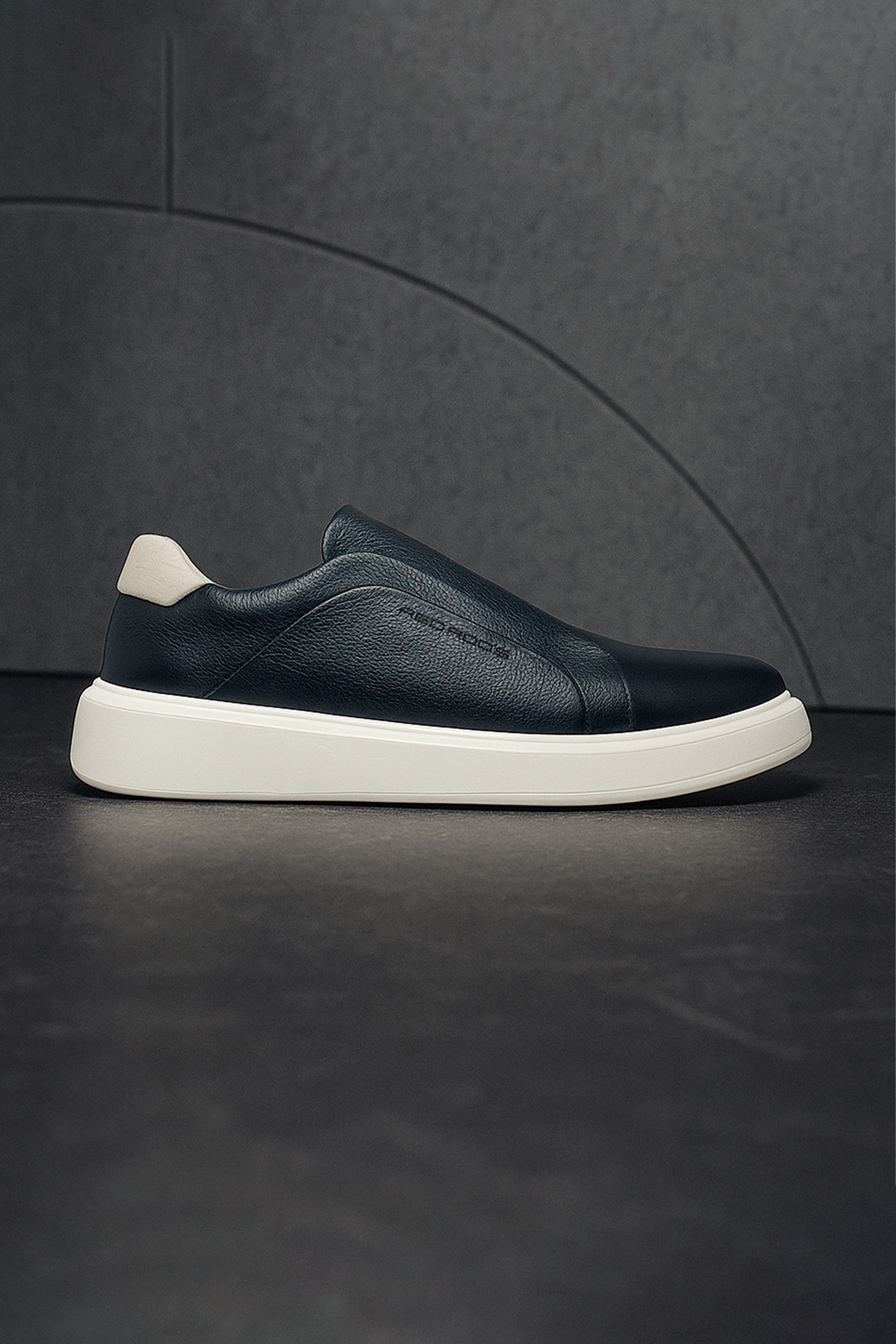 Tênis Couro Preto Elastic VT02 365